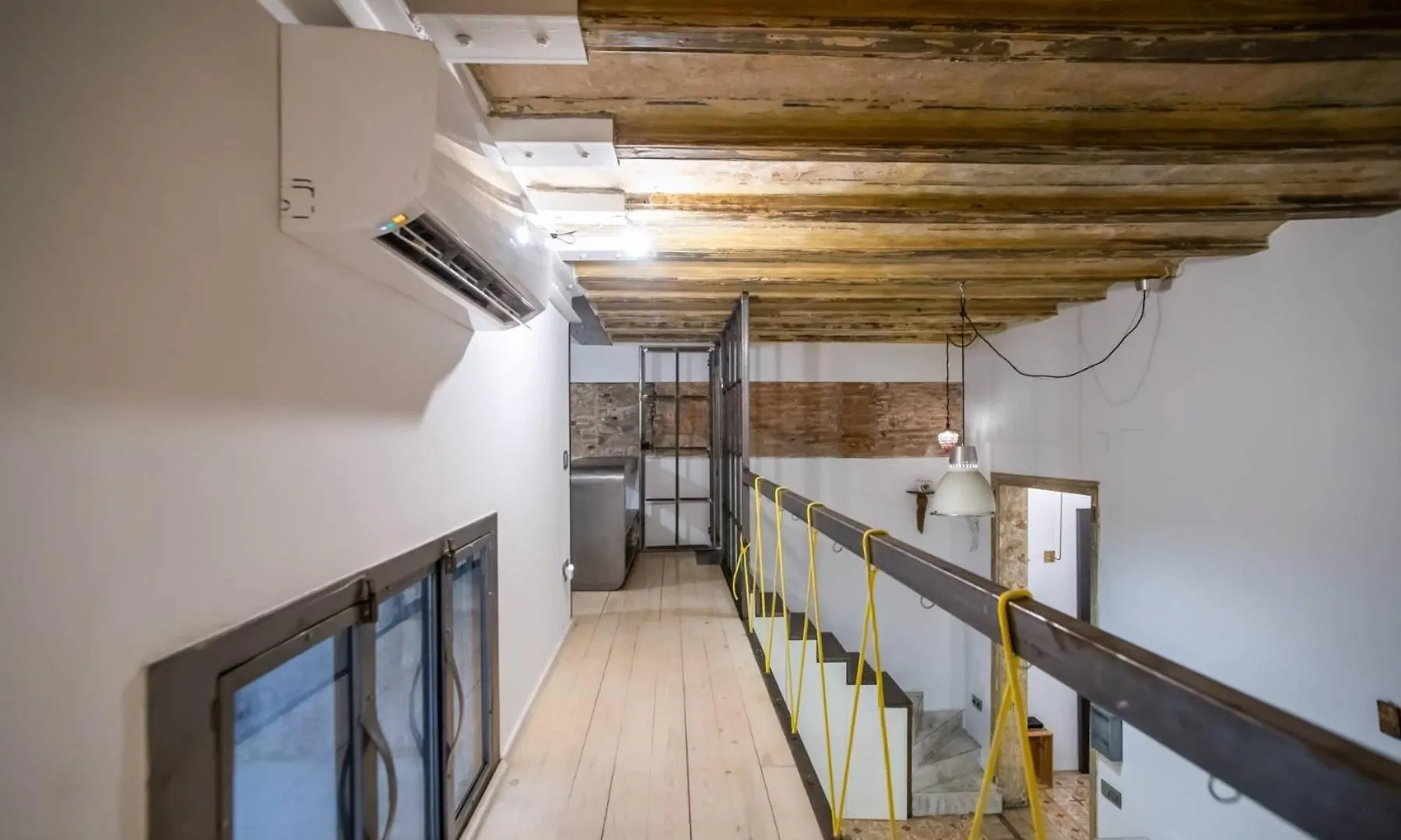P2Amp1057 - Magnific 3Br Apartment In The Ghotic Barcelona Spain